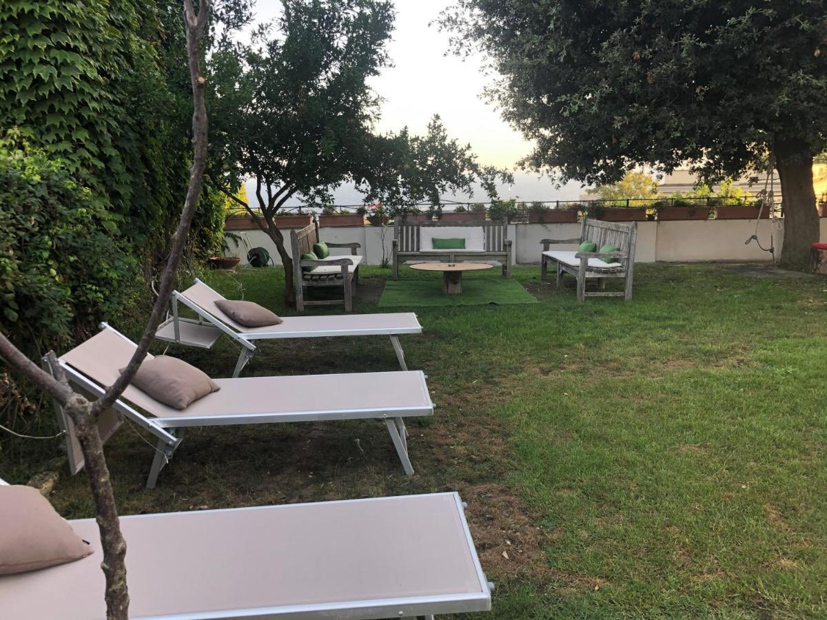 Kamyhouse Una Tranquilla Struttura Nel Verde Vila Nápoles Exterior foto