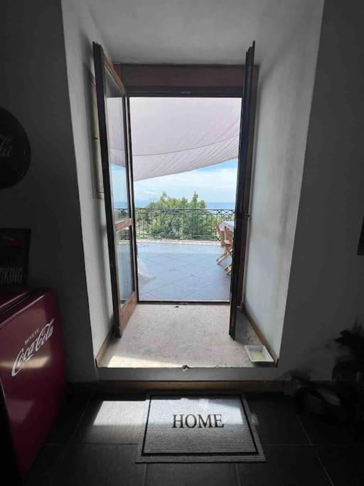 Kamyhouse Una Tranquilla Struttura Nel Verde Vila Nápoles Exterior foto