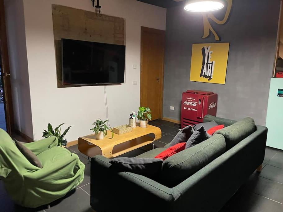 Kamyhouse Una Tranquilla Struttura Nel Verde Vila Nápoles Exterior foto